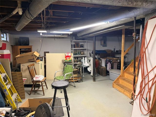 24220 Cloverlawn Street, Oak Park, MI 48237