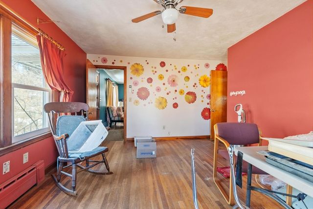 38 Garnet St, Worcester, MA 01607