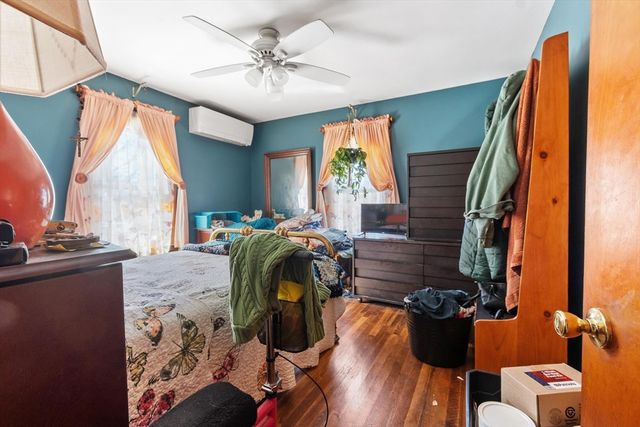 38 Garnet St, Worcester, MA 01607