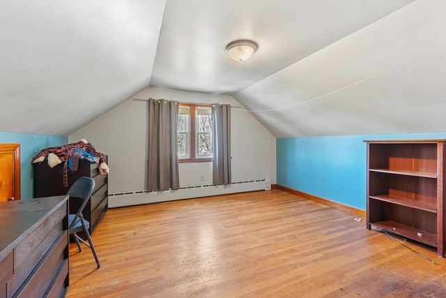 38 Garnet St, Worcester, MA 01607