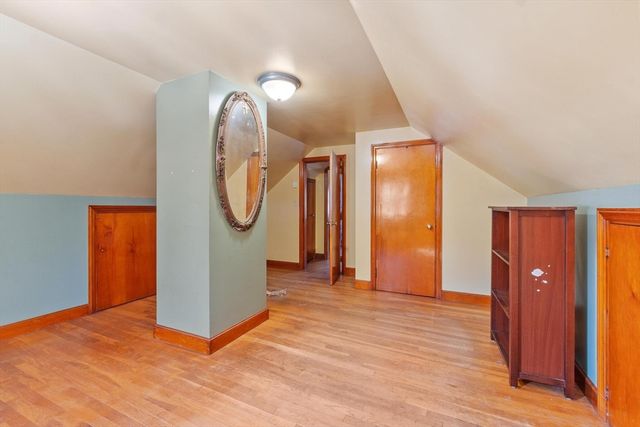 38 Garnet St, Worcester, MA 01607