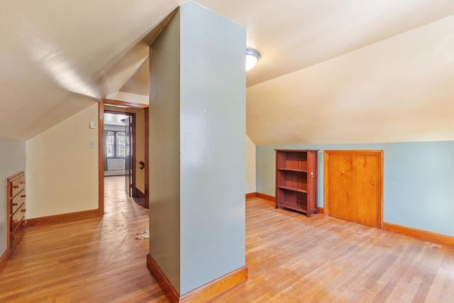 38 Garnet St, Worcester, MA 01607