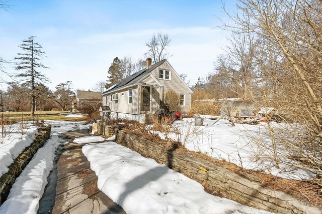 38 Garnet St, Worcester, MA 01607