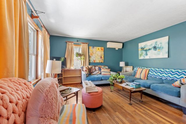 38 Garnet St, Worcester, MA 01607