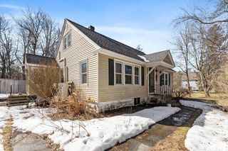 38 Garnet St, Worcester, MA 01607