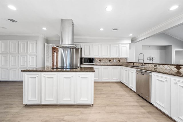 11802 Poplar Creek Drive, Houston, TX 77077