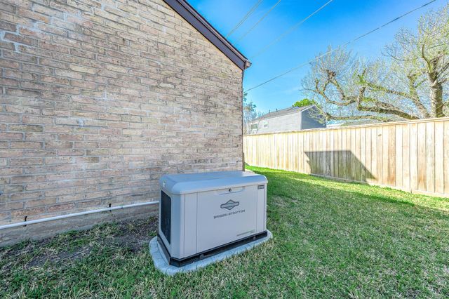 11802 Poplar Creek Drive, Houston, TX 77077