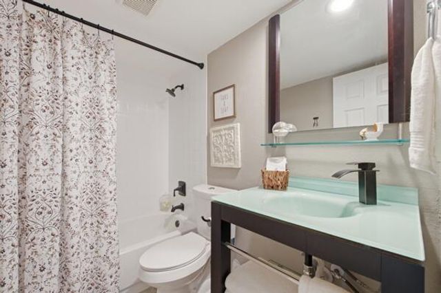 1438 Park Shore Circle 3, Fort Myers, FL 33901