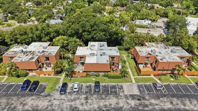 1438 Park Shore Circle 3, Fort Myers, FL 33901