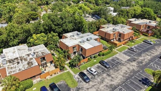 1438 Park Shore Circle 3, Fort Myers, FL 33901