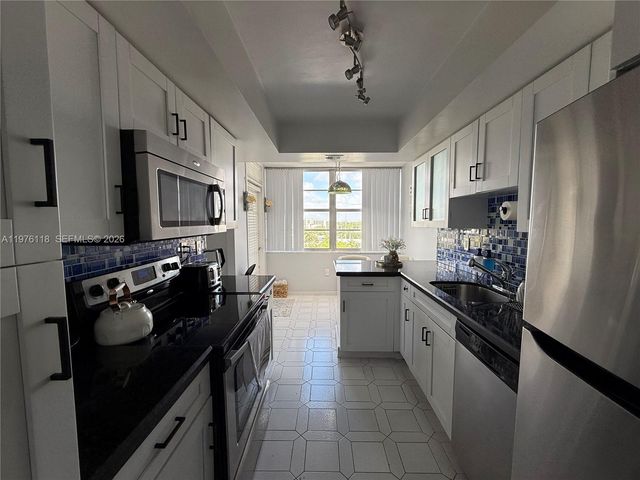 18011 Biscayne Blvd 805, Aventura, FL 33160