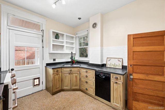 801 E 10th Avenue, Denver, CO 80218