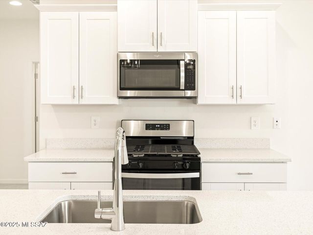 9877 N Solstice Avenue, Tucson, AZ 85743