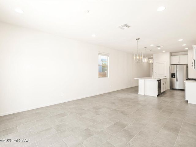 9877 N Solstice Avenue, Tucson, AZ 85743