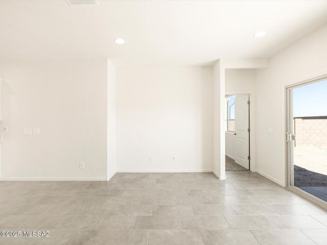 9877 N Solstice Avenue, Tucson, AZ 85743