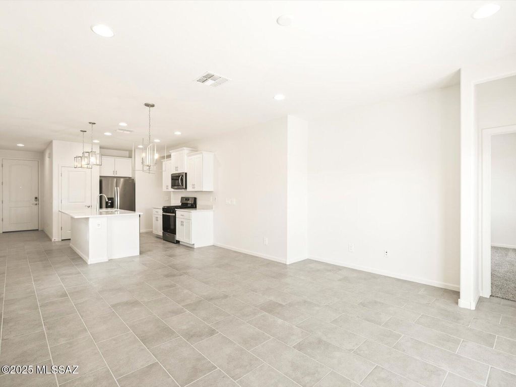 9877 N Solstice Avenue, Tucson, AZ 85743