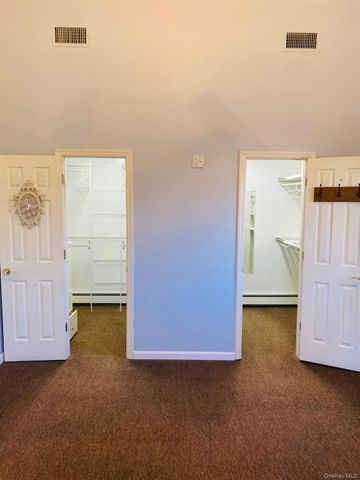 24 Cable Lane, Hicksville, NY 11801