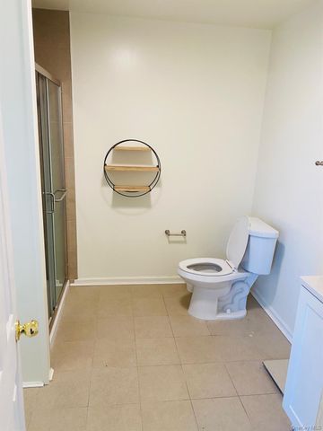 24 Cable Lane, Hicksville, NY 11801