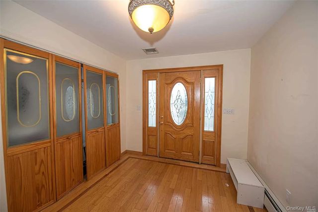 24 Cable Lane, Hicksville, NY 11801