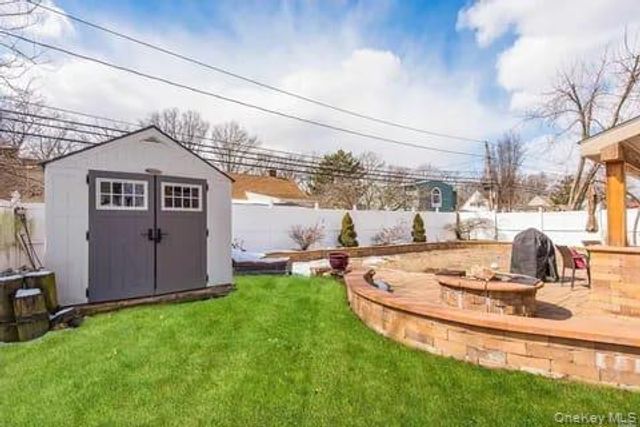 24 Cable Lane, Hicksville, NY 11801