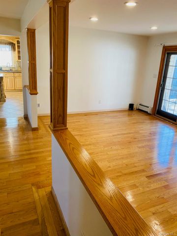 24 Cable Lane, Hicksville, NY 11801