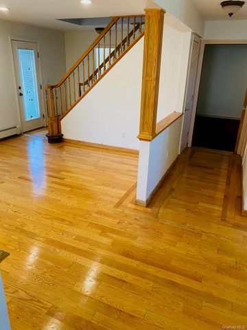 24 Cable Lane, Hicksville, NY 11801