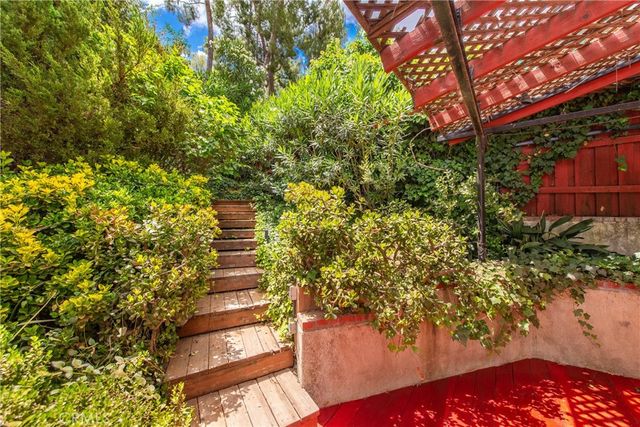 4776 Excelente Drive, Woodland Hills, CA 91364