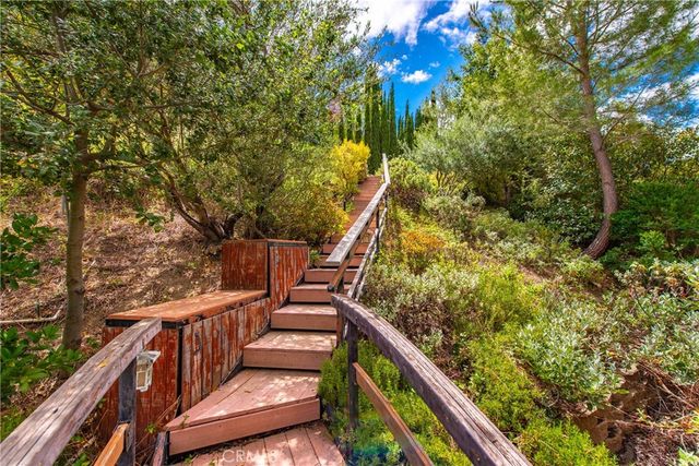 4776 Excelente Drive, Woodland Hills, CA 91364