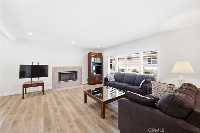 4776 Excelente Drive, Woodland Hills, CA 91364
