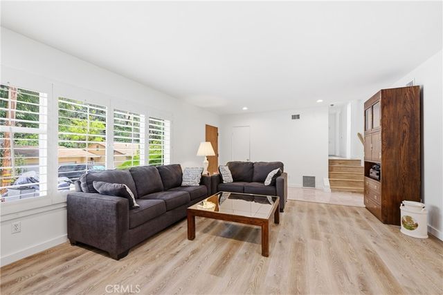 4776 Excelente Drive, Woodland Hills, CA 91364