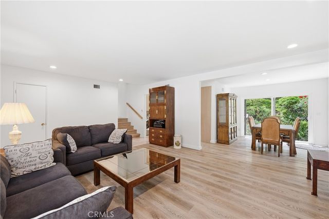 4776 Excelente Drive, Woodland Hills, CA 91364