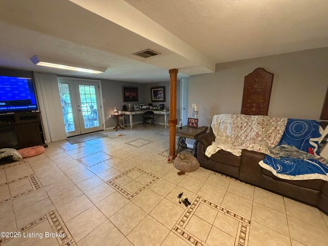 160 Carter Dr, Vine Grove, KY 40175