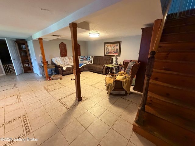 160 Carter Dr, Vine Grove, KY 40175