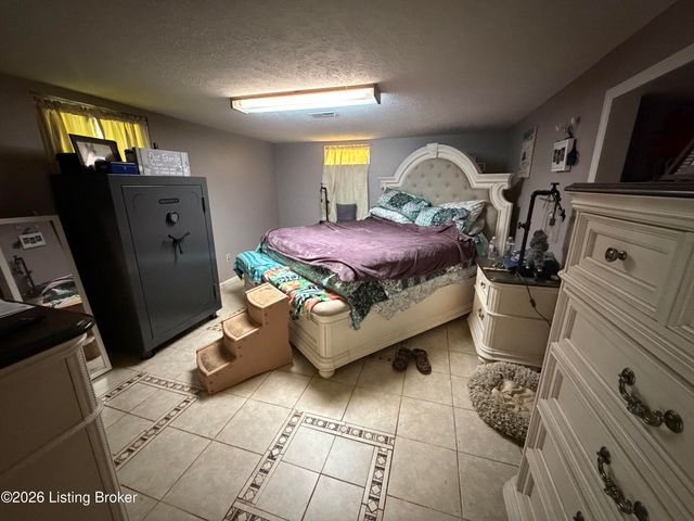 160 Carter Dr, Vine Grove, KY 40175