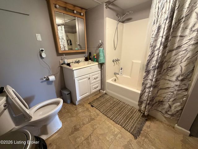 160 Carter Dr, Vine Grove, KY 40175