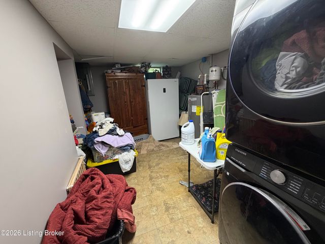 160 Carter Dr, Vine Grove, KY 40175