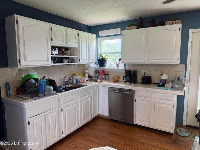 160 Carter Dr, Vine Grove, KY 40175