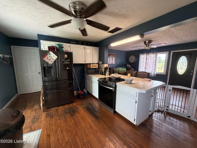 160 Carter Dr, Vine Grove, KY 40175