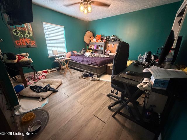 160 Carter Dr, Vine Grove, KY 40175