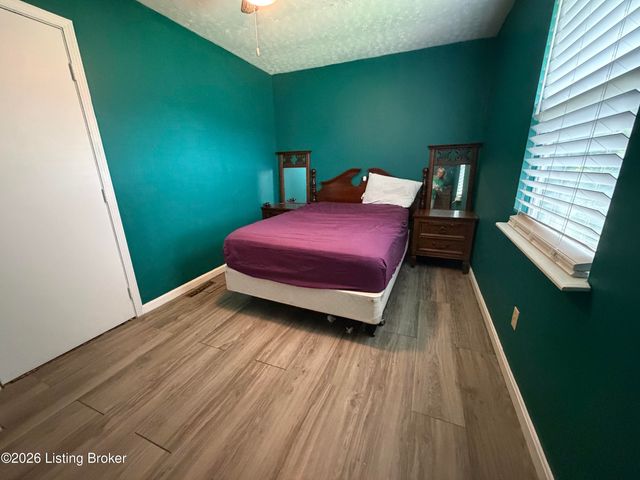 160 Carter Dr, Vine Grove, KY 40175