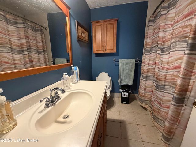 160 Carter Dr, Vine Grove, KY 40175