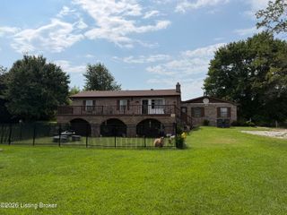 160 Carter Dr, Vine Grove, KY 40175