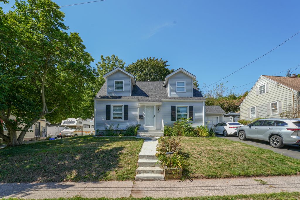 37 Quaker Road, Hamden, CT 06517