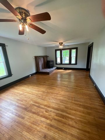 14 Wheelwright Rd, Barre, MA 01005