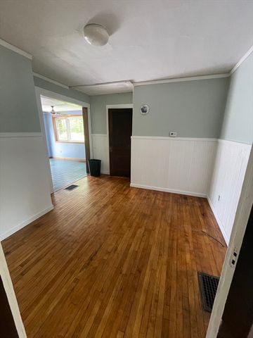 14 Wheelwright Rd, Barre, MA 01005