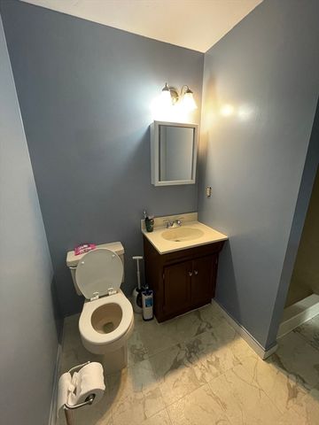 14 Wheelwright Rd, Barre, MA 01005