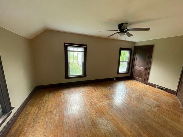 14 Wheelwright Rd, Barre, MA 01005