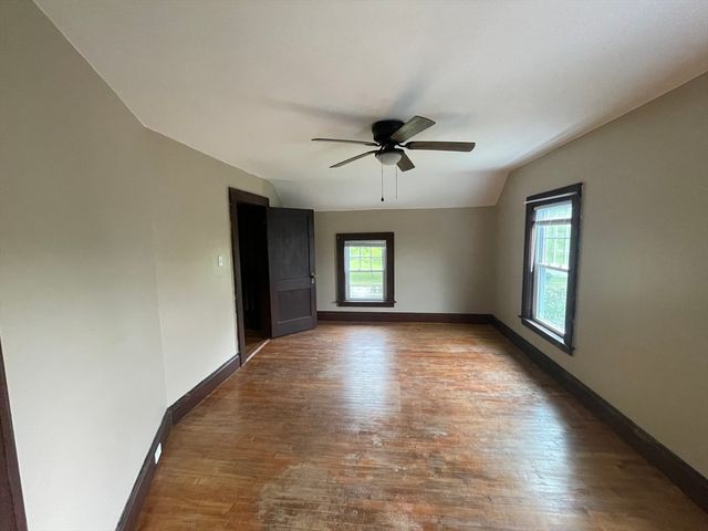 14 Wheelwright Rd, Barre, MA 01005