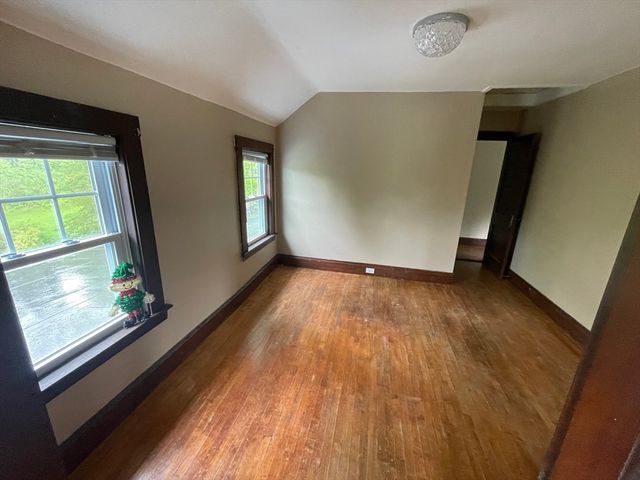 14 Wheelwright Rd, Barre, MA 01005