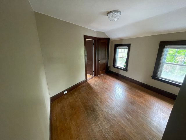 14 Wheelwright Rd, Barre, MA 01005
